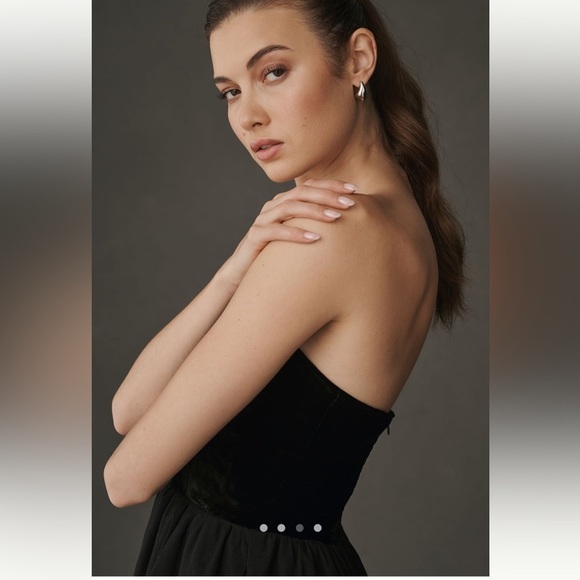 NWT REFORMATION BLACK VELVET BUBBLE DRESS SIZE 6 - Picture 2 of 2